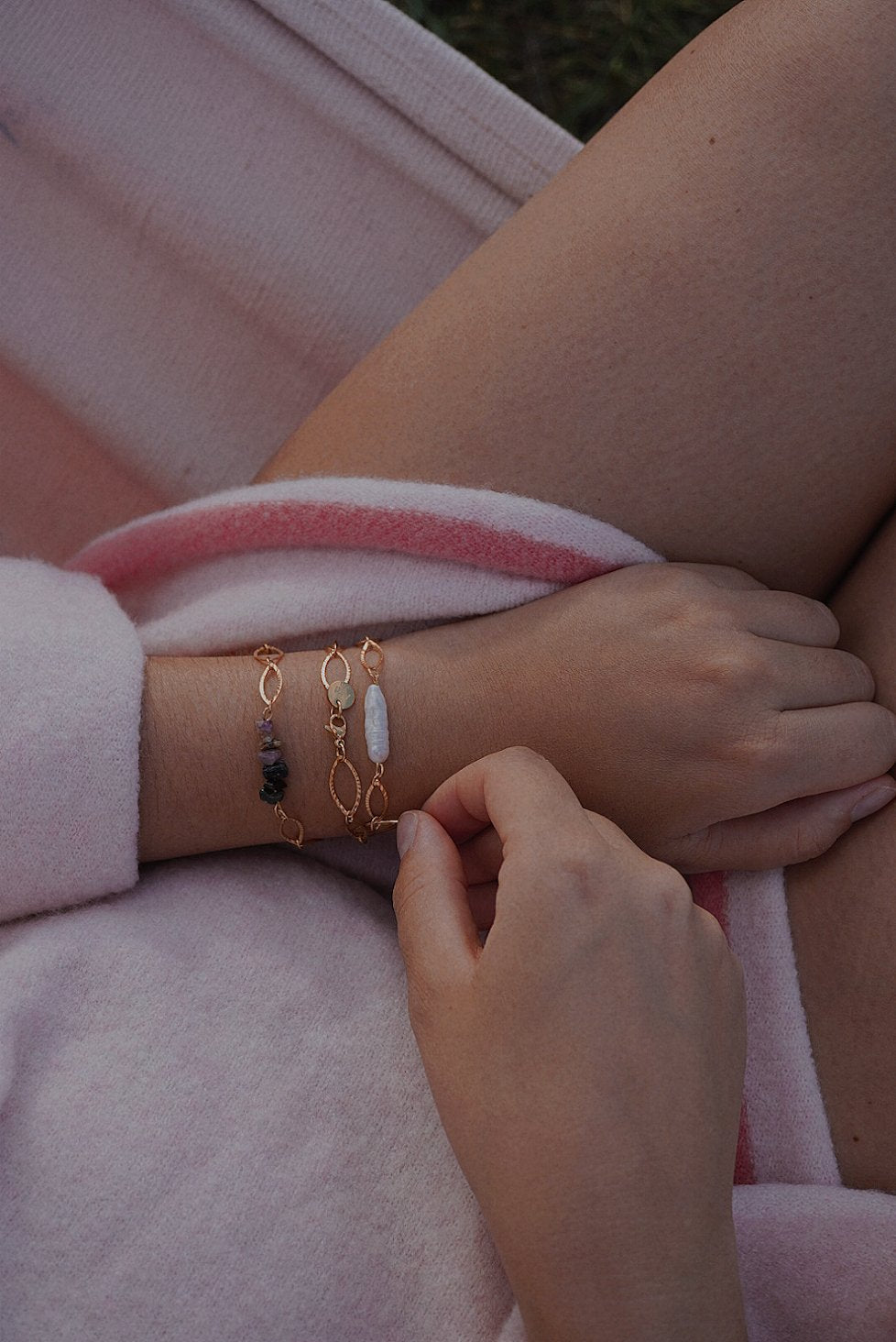 Solada Bracelet élastique pour femme avec breloques: en vente à 11.99€ sur