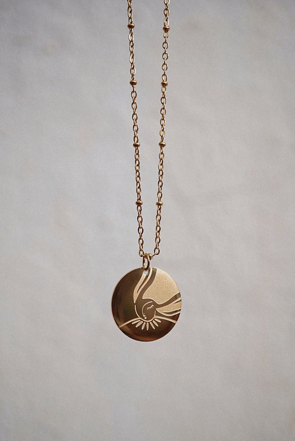 Médaille La femme soleil
