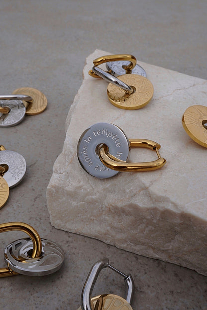 Médaillons en créoles - dépareillés