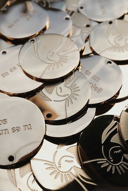 Médaille La femme soleil